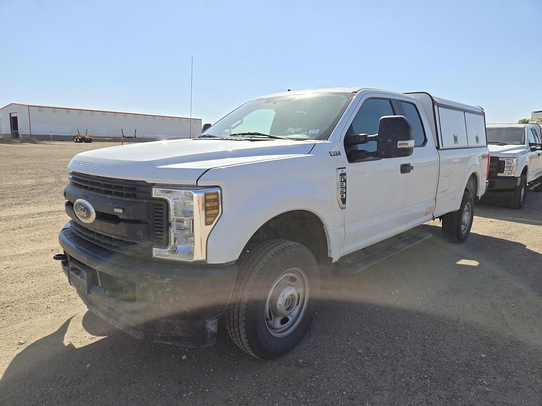 Image of Ford F-350 Primary image