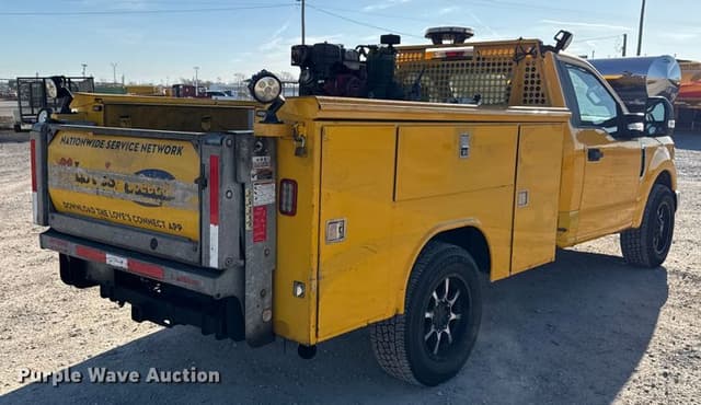 Image of Ford F-350 equipment image 4