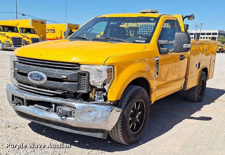 Image of Ford F-350 Primary image