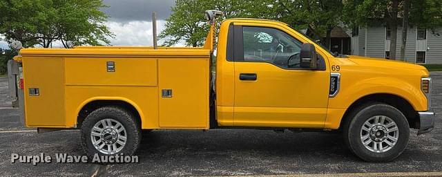 Image of Ford F-350 equipment image 3