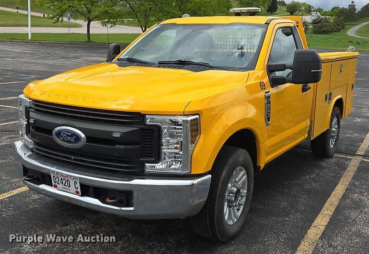 Image of Ford F-350 Primary image