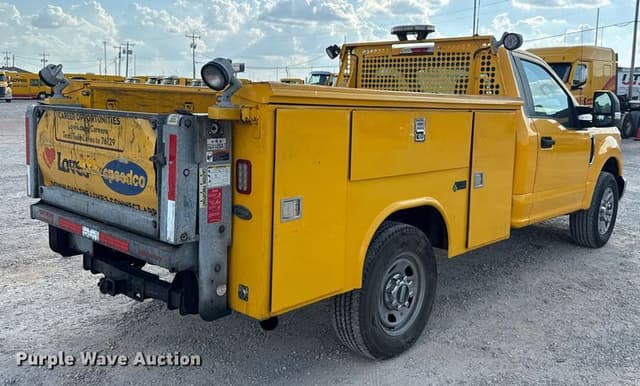 Image of Ford F-350 equipment image 4