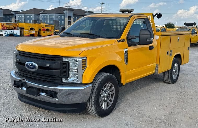2018 Ford F-350 Equipment Image0