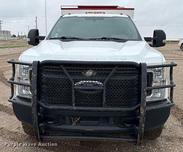 Image of Ford F-350 equipment image 1