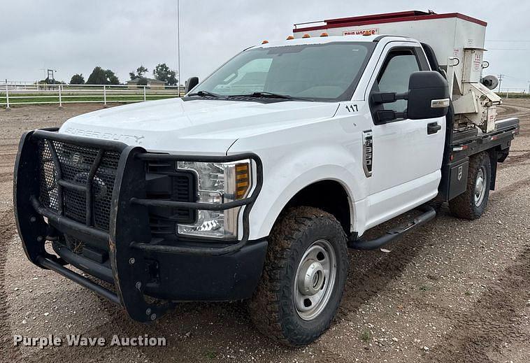 Image of Ford F-350 Primary image