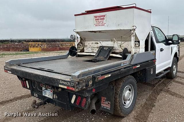Image of Ford F-350 equipment image 4