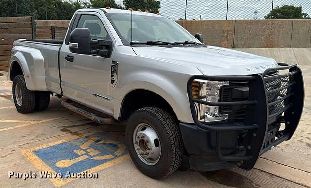 Image of Ford F-350 equipment image 2