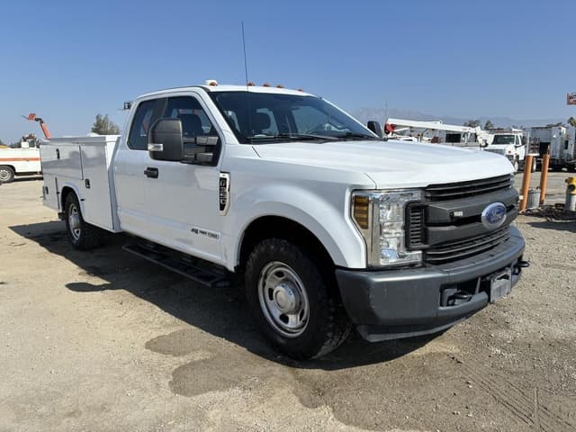 Image of Ford F-350 equipment image 1