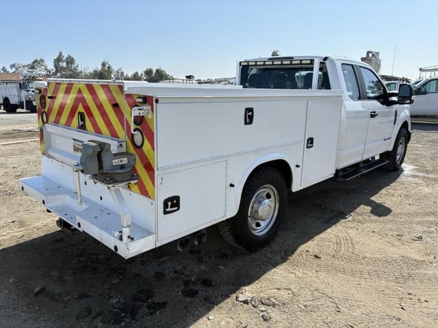 Image of Ford F-350 equipment image 2