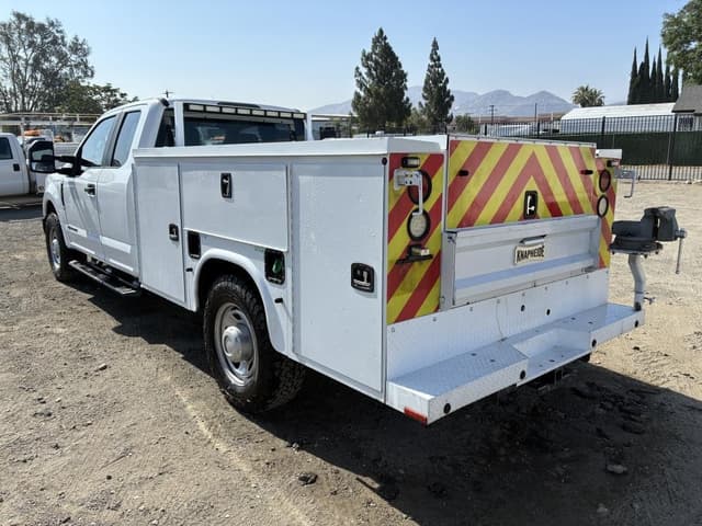 Image of Ford F-350 equipment image 3
