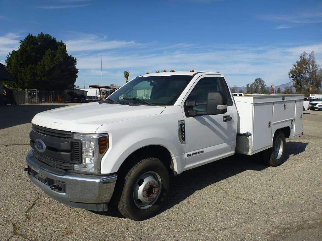 Image of Ford F-350 Primary image