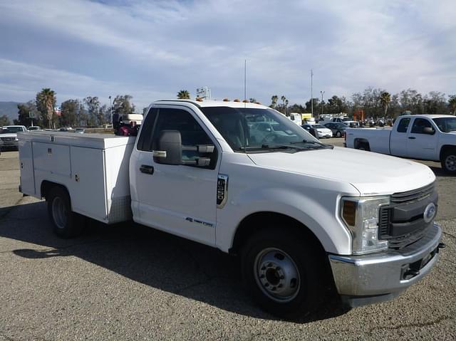 Image of Ford F-350 equipment image 1