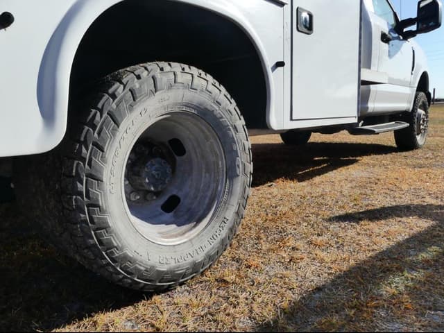 Image of Ford F-350 equipment image 4