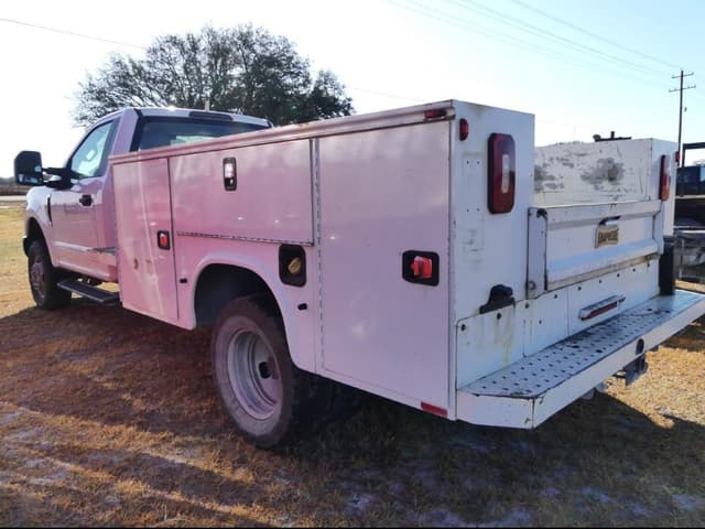 Image of Ford F-350 equipment image 2