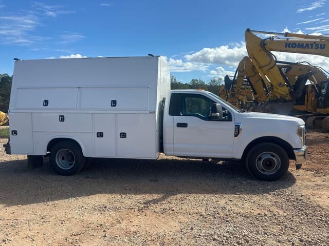 Image of Ford F-350 equipment image 2