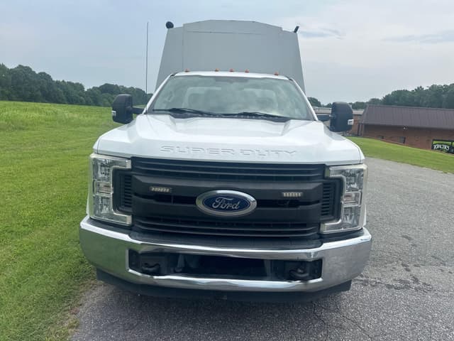 Image of Ford F-350 equipment image 1