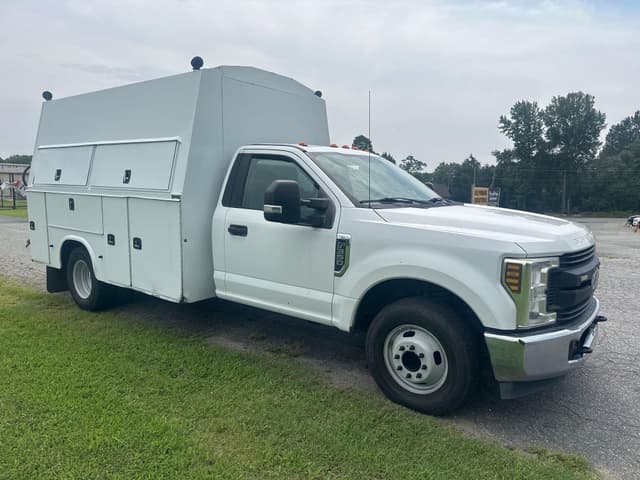 Image of Ford F-350 equipment image 2