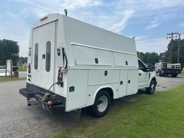 Image of Ford F-350 equipment image 4