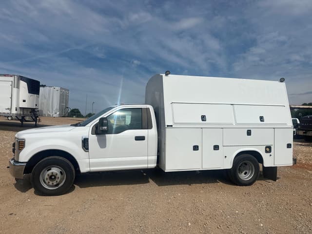 Image of Ford F-350 equipment image 1
