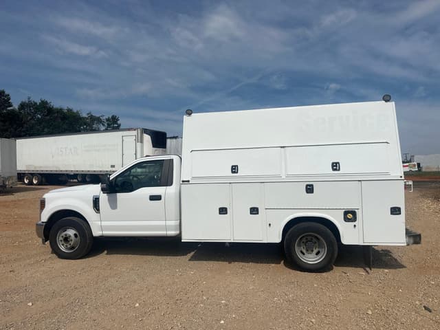 Image of Ford F-350 equipment image 2