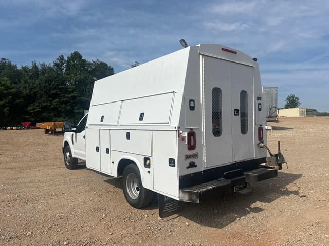 Image of Ford F-350 equipment image 4