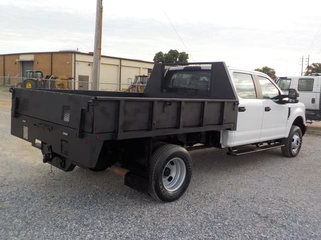 Image of Ford F-350 equipment image 2