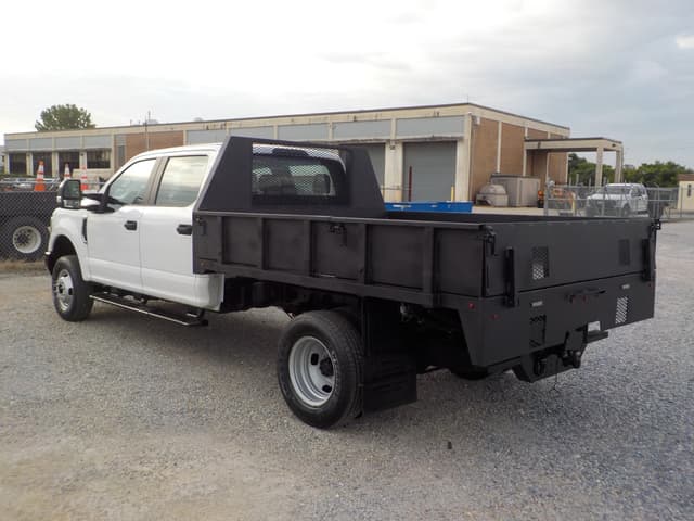 Image of Ford F-350 equipment image 3