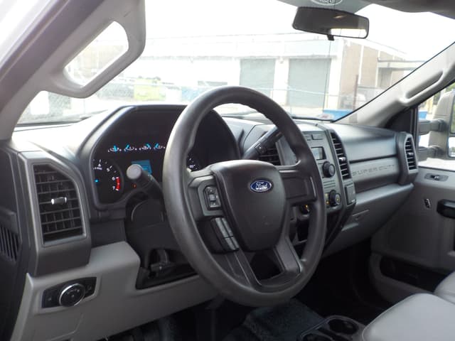 Image of Ford F-350 equipment image 4