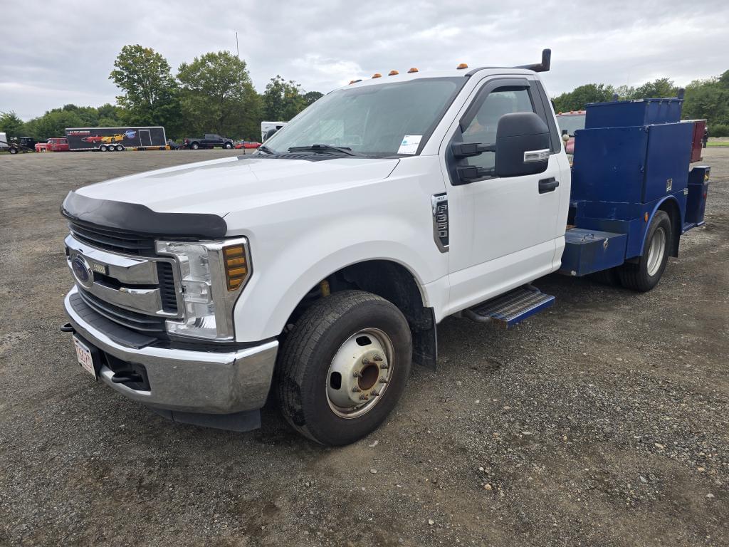 Image of Ford F-350 Primary image