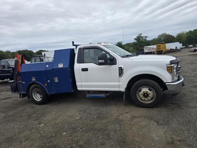 Image of Ford F-350 equipment image 3
