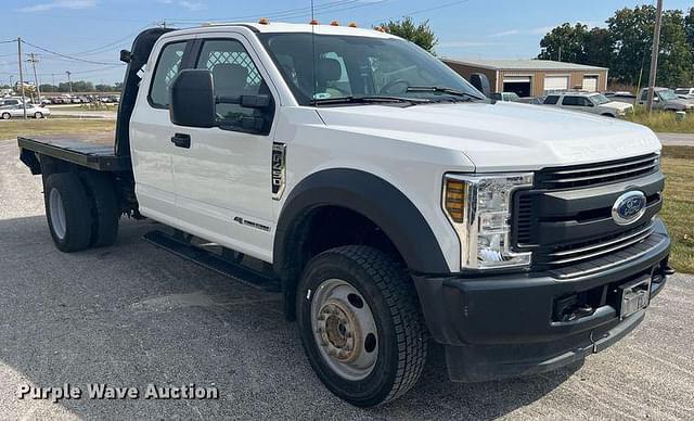 Image of Ford F-450 equipment image 2