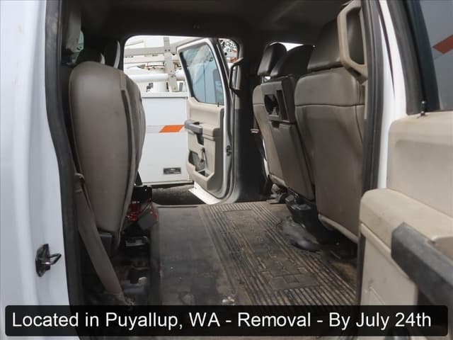 Image of Ford F-450 equipment image 4