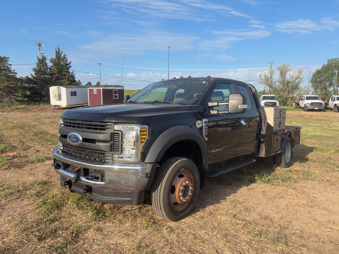 Image of Ford F-450 Primary image