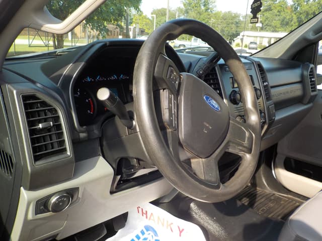 Image of Ford F-450 equipment image 4