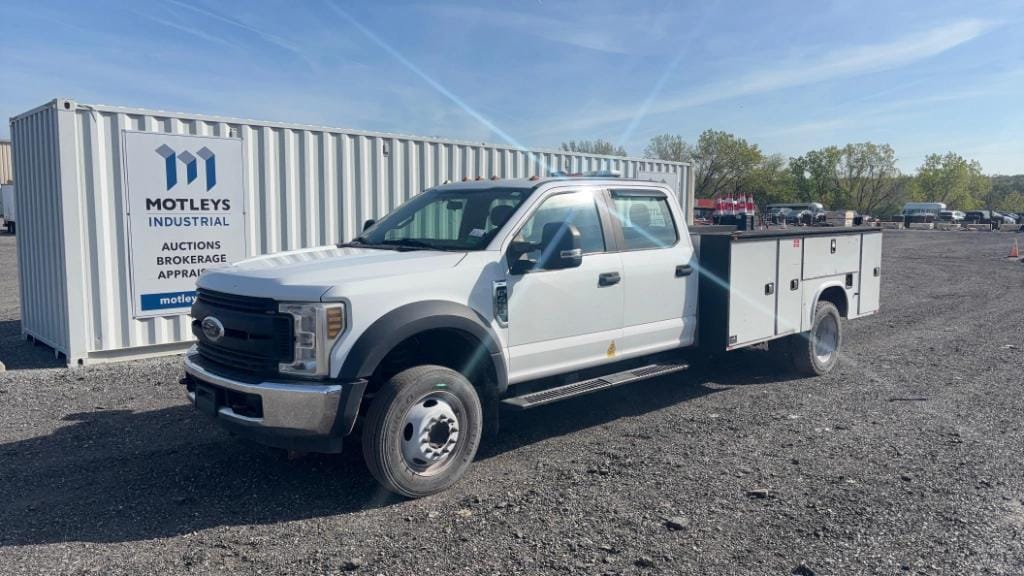 2018 Ford F-450 Equipment Image0
