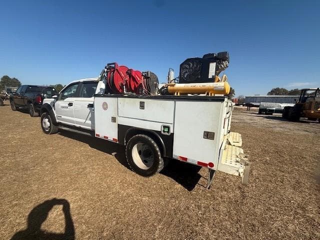 Image of Ford F-550 equipment image 2
