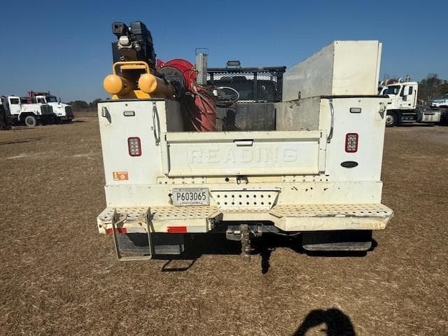 Image of Ford F-550 equipment image 4