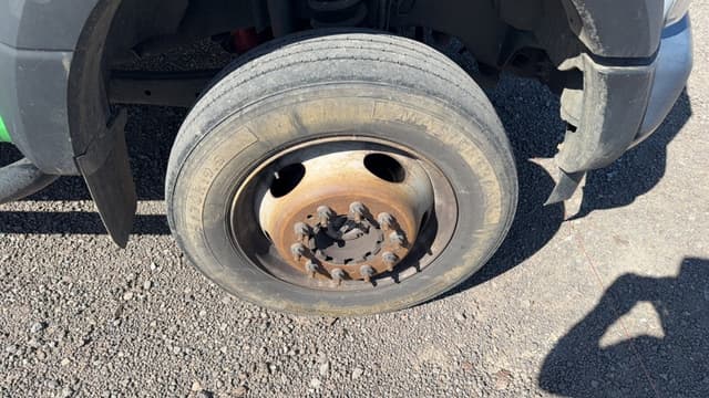 Image of Ford F-550 equipment image 4