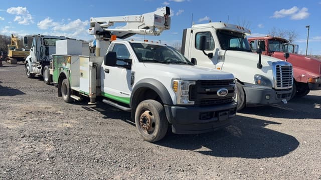 Image of Ford F-550 equipment image 2