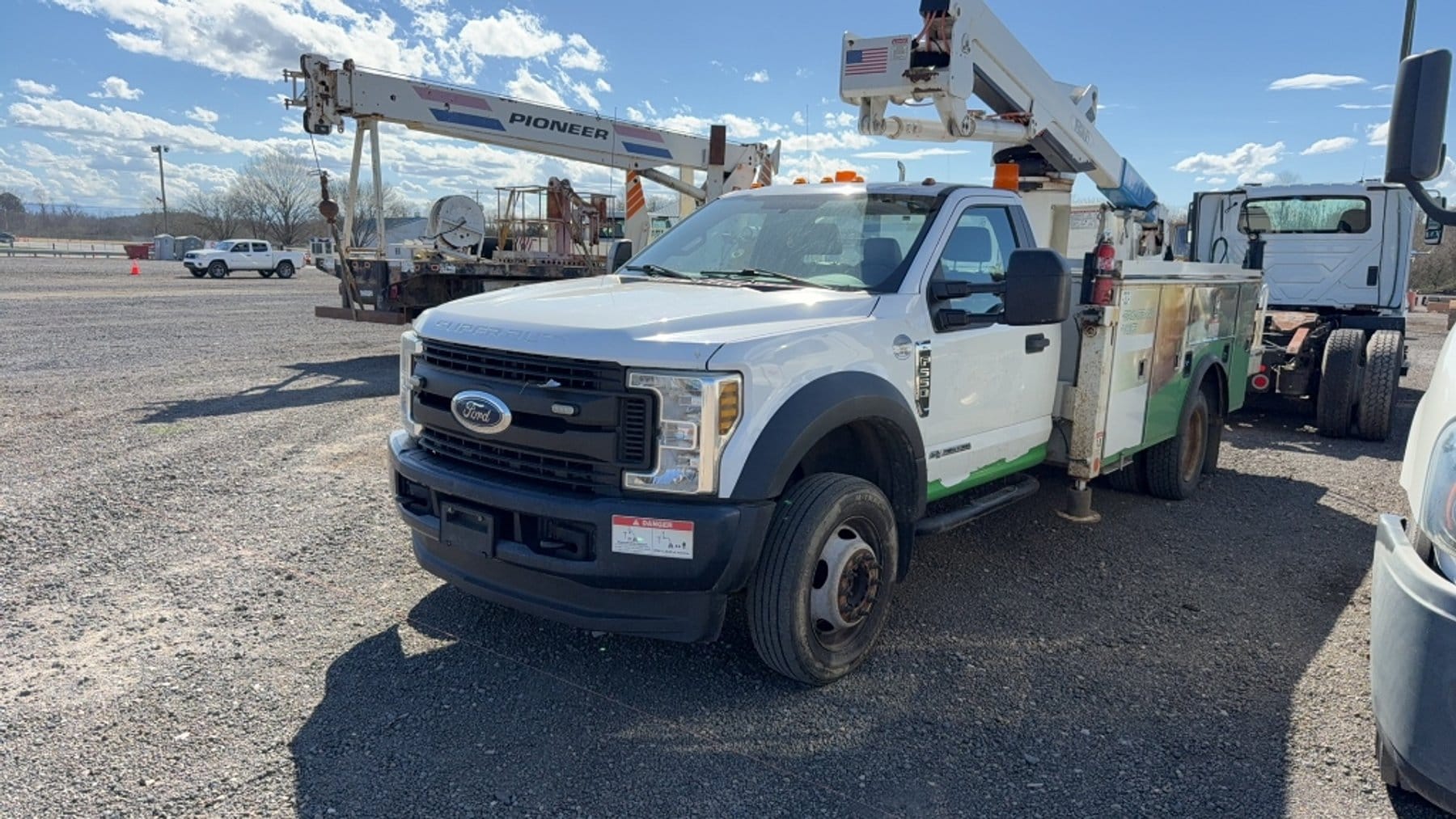 2018 Ford F-550 Equipment Image0