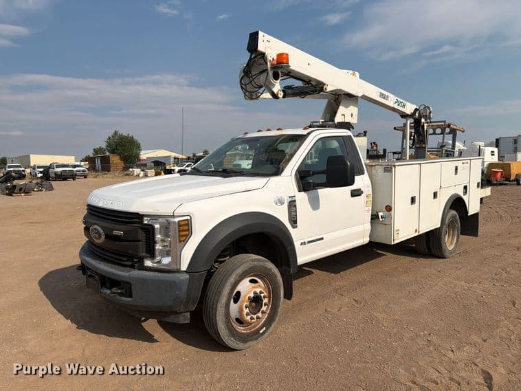 Image of Ford F-550 Primary image