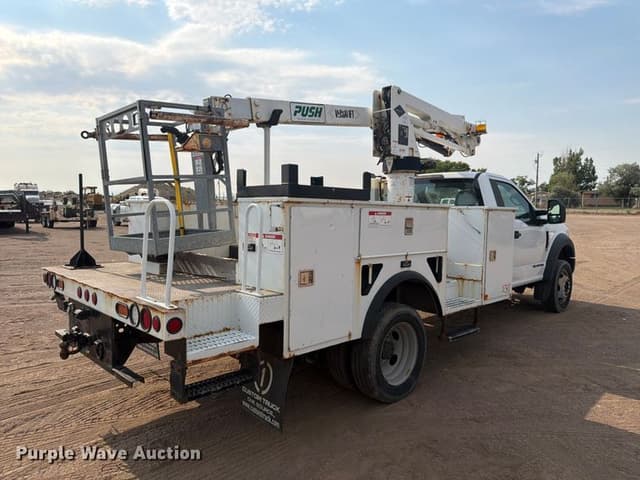 Image of Ford F-550 equipment image 4