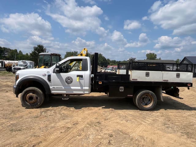Image of Ford F-550 equipment image 3