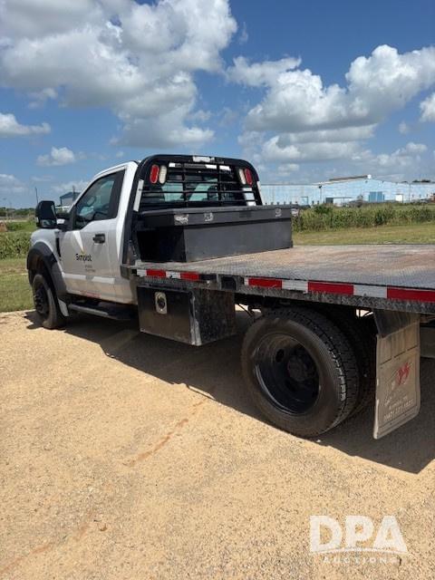 Image of Ford F-550 equipment image 2