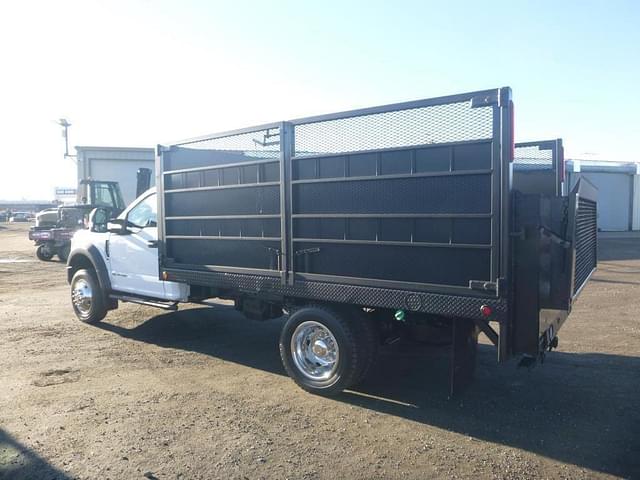 Image of Ford F-550 equipment image 3