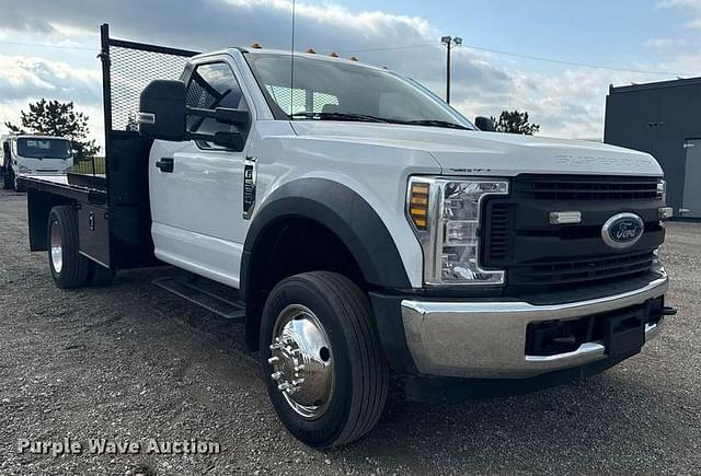 Image of Ford F-550 equipment image 2