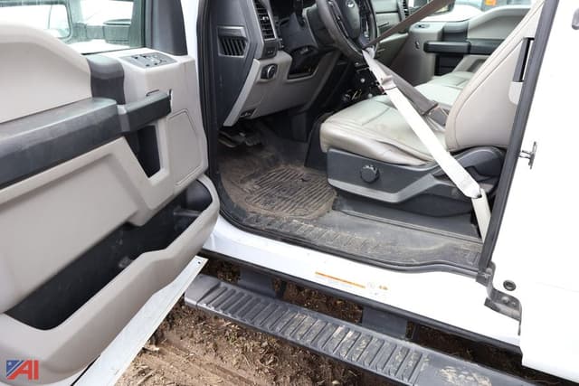 Image of Ford F-550 equipment image 4