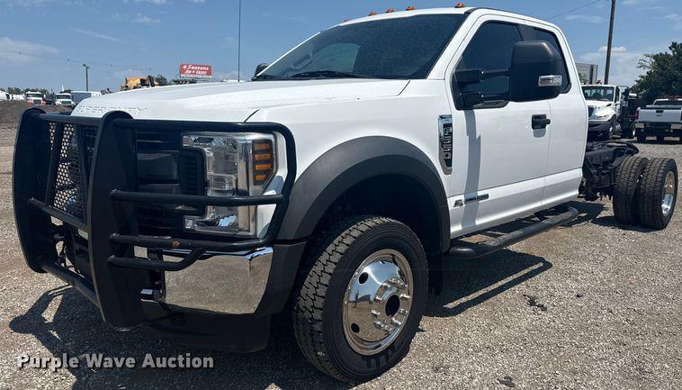 Image of Ford F-550 Primary image