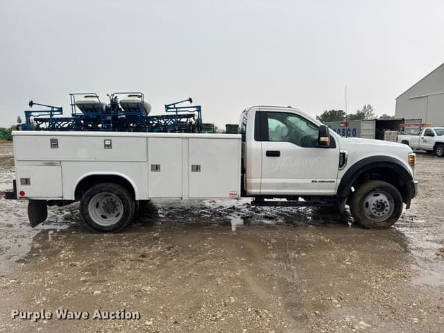 Image of Ford F-550 equipment image 3