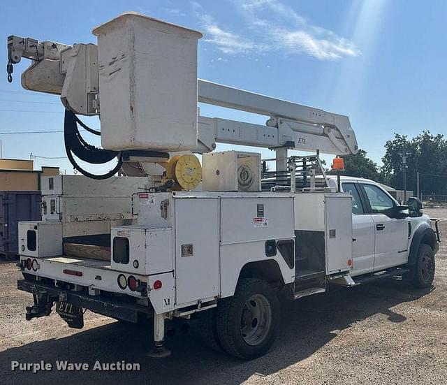 Image of Ford F-550 equipment image 4